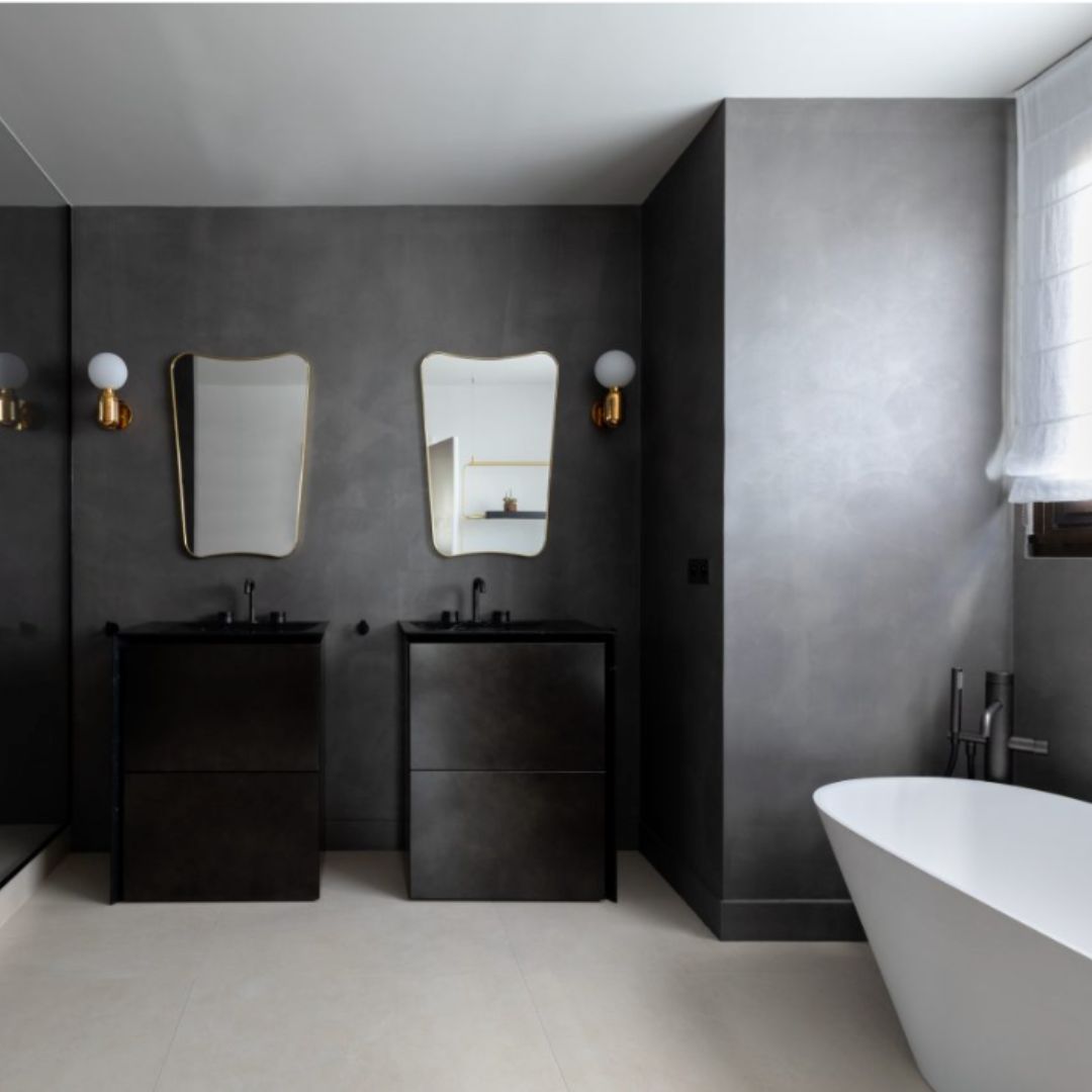 Salle de bain noire