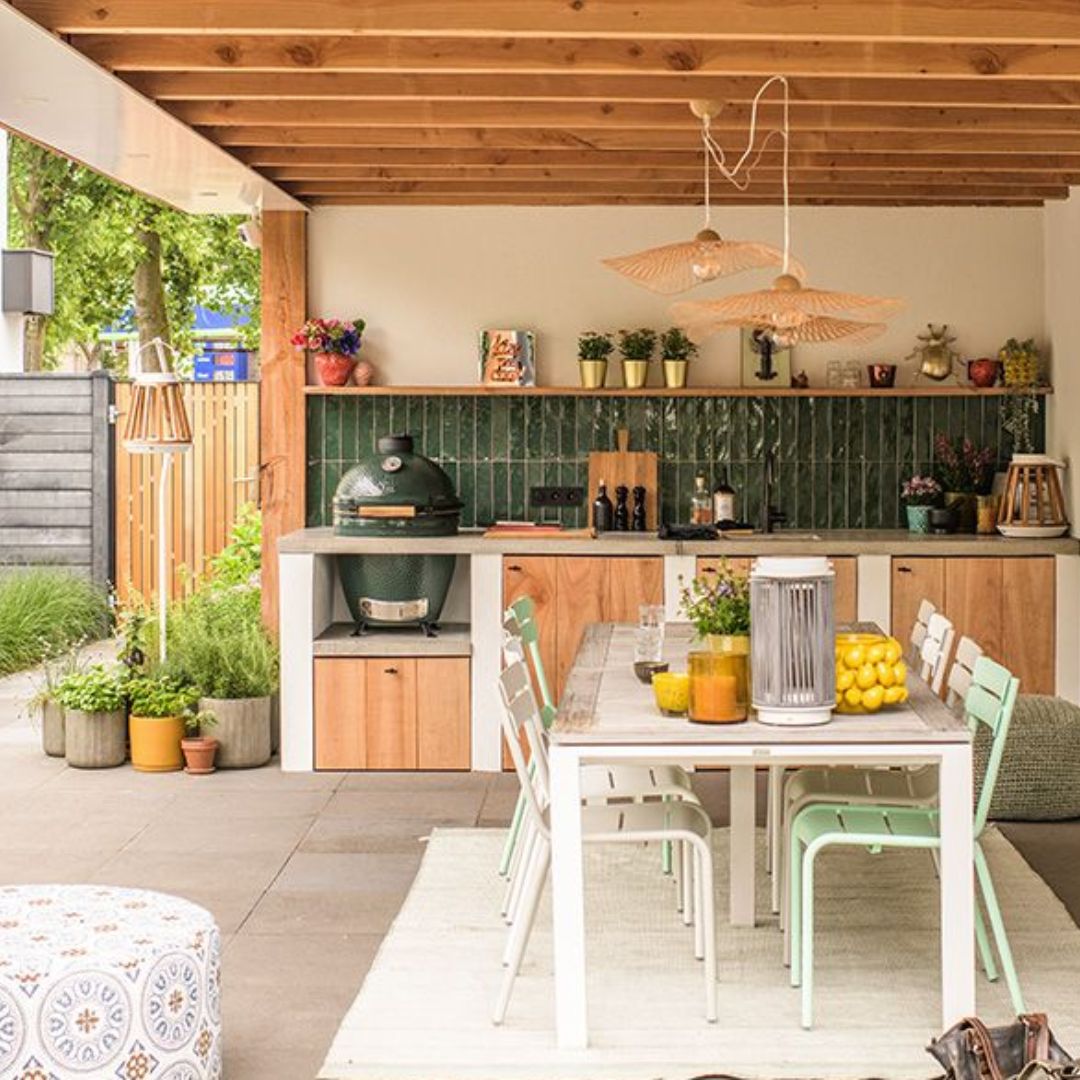 Cuisine d'été en bois et zellige