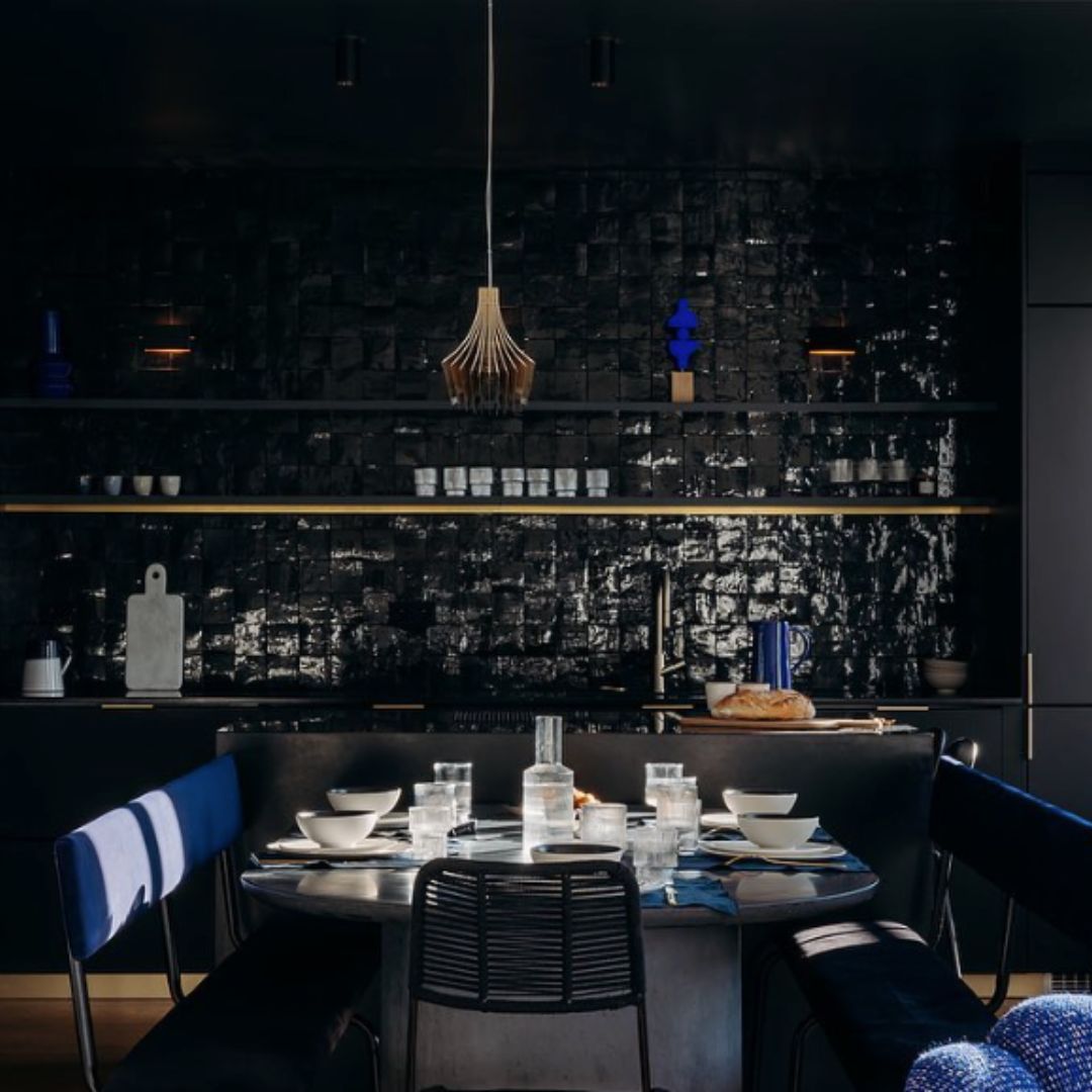 Cuisine et salle a manger noires