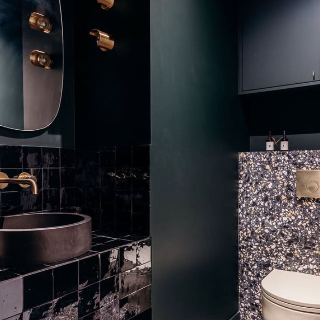 Toilettes noires