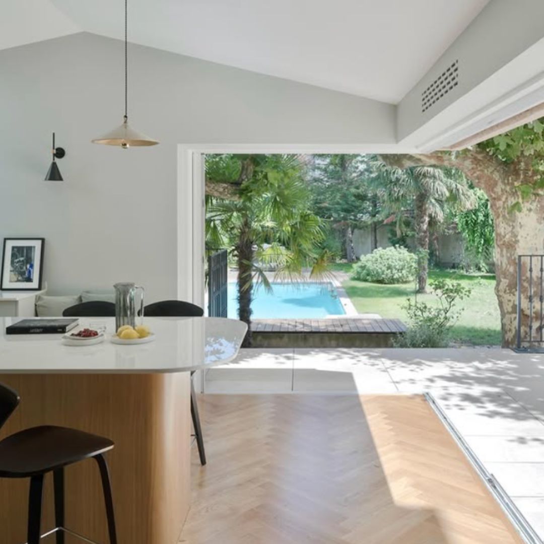 Baies à galandage porte à faux en angle