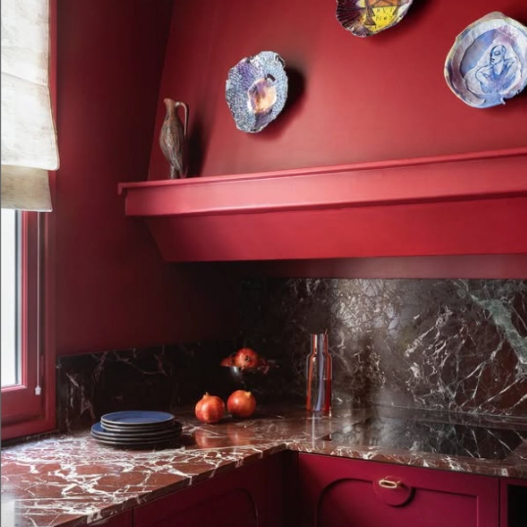 Cuisine couleur bordeaux