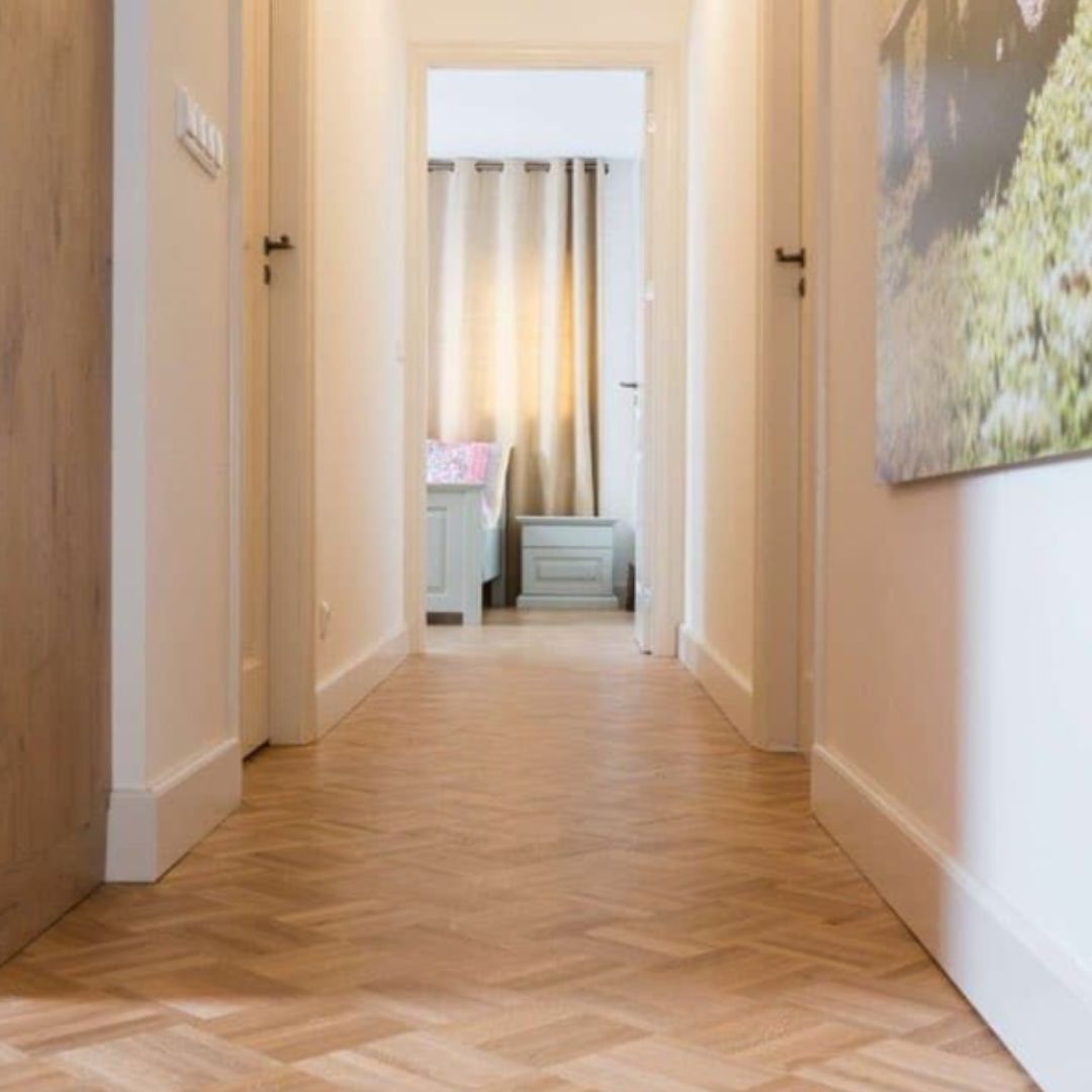 Couloir parquet mosaique